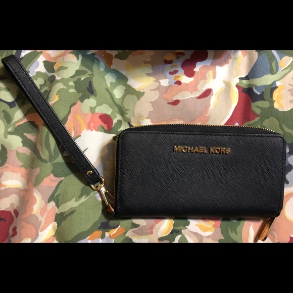MICHAEL KORS Jet Set Travel Lg Smartphone Wristlet - Picture 1 of 5